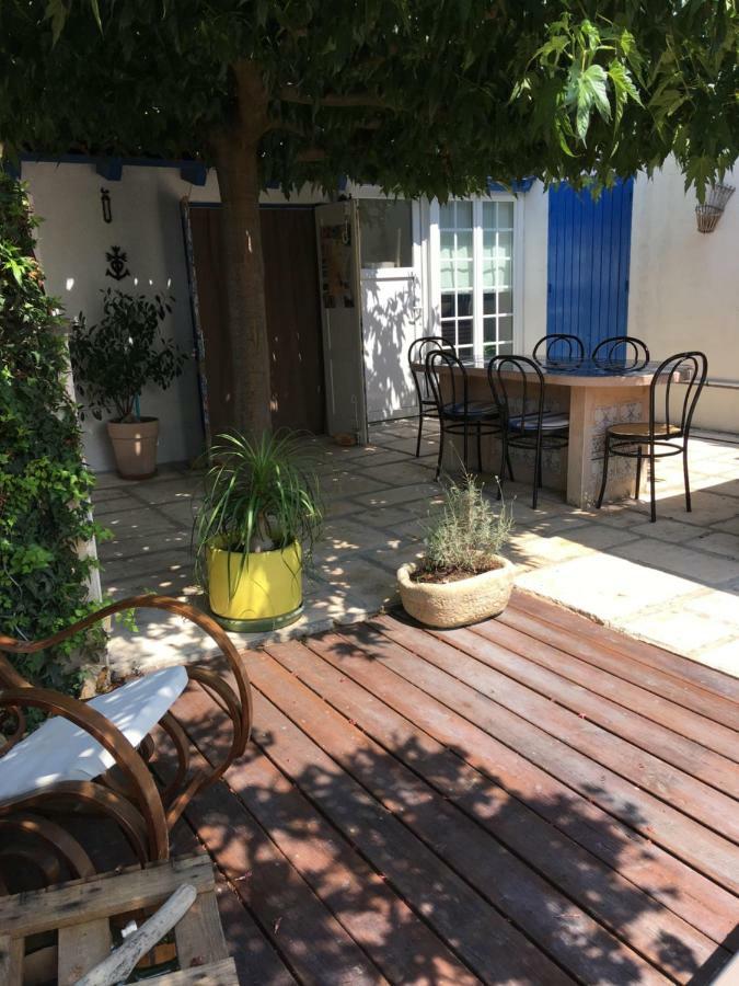 Seb&Laeti Guesthouse Saint-Laurent-dʼAigouze Exterior foto